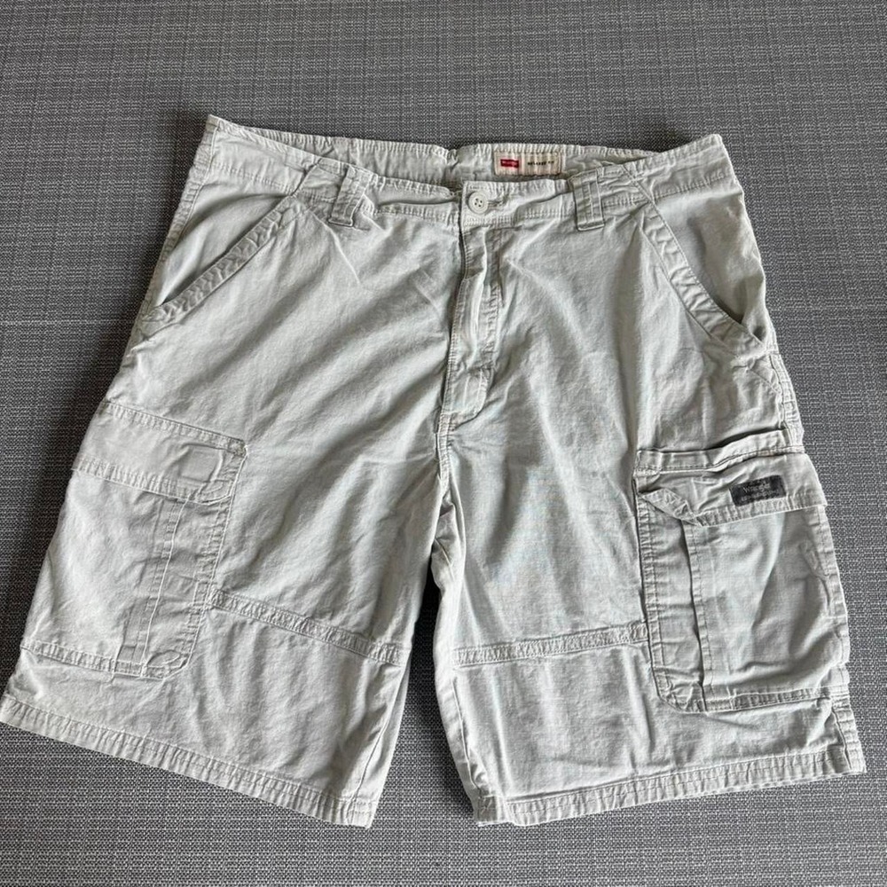 Wrangler relaxed cream fit cargo shorts